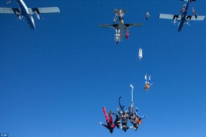 Skydivers-flying-5