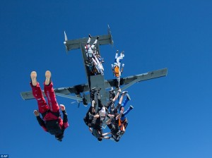 Skydivers-flying-6